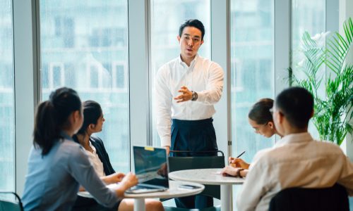 Cara Menjadi Pemimpin yang Baik dan Berwibawa di Kantor1